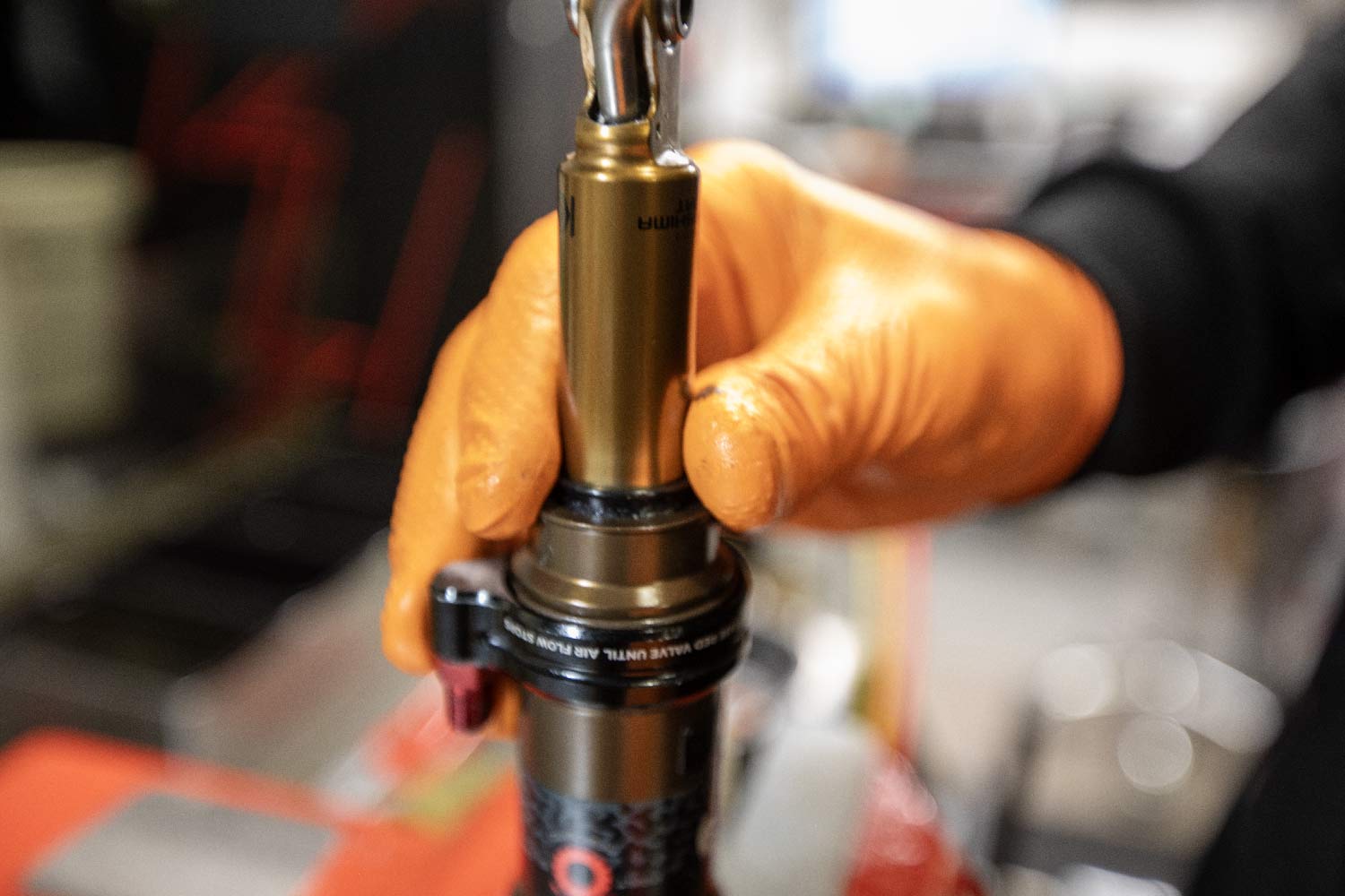 Faut-il faire un service à votre suspension ou tige de selle de votre vélo ?
