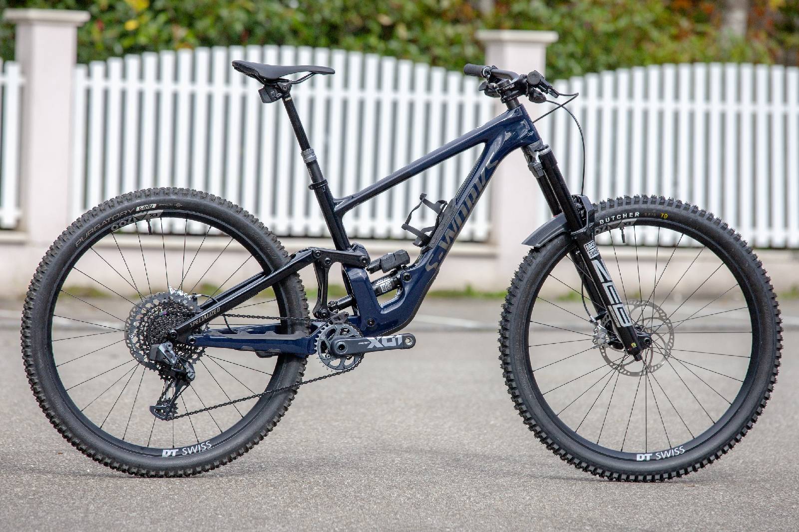 Specialized ENDURO SW monté Flight Attendant – METDKNVY/DKNVY/BRSHBLKCP